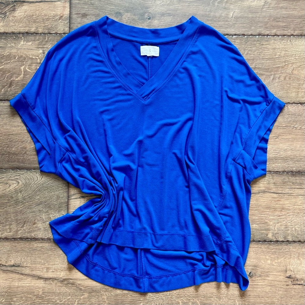 L&G•Women's Blue V-Neck Top